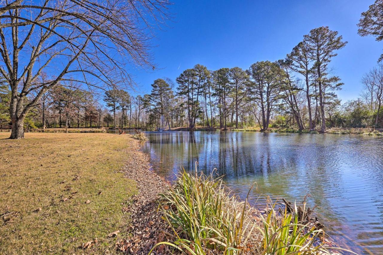 Stunning Rogers Villa With Pond About 7 Mi To Lake Bagian luar foto